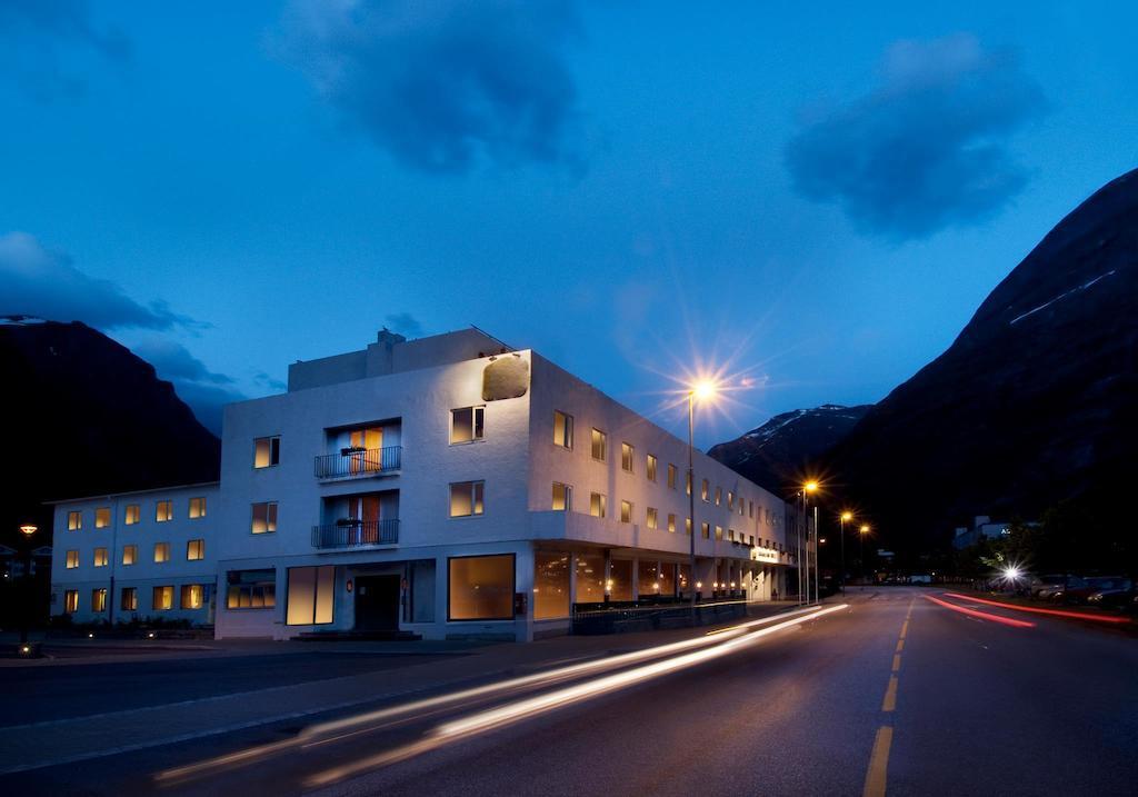 Sunndalsora Hotell Bagian luar foto